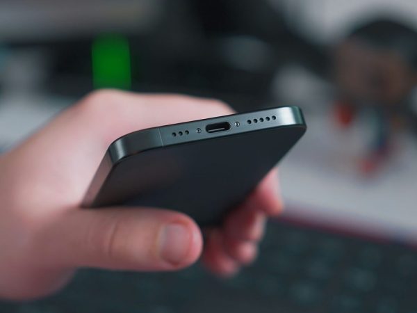 Does limiting iPhone charging to 80% extend battery life?