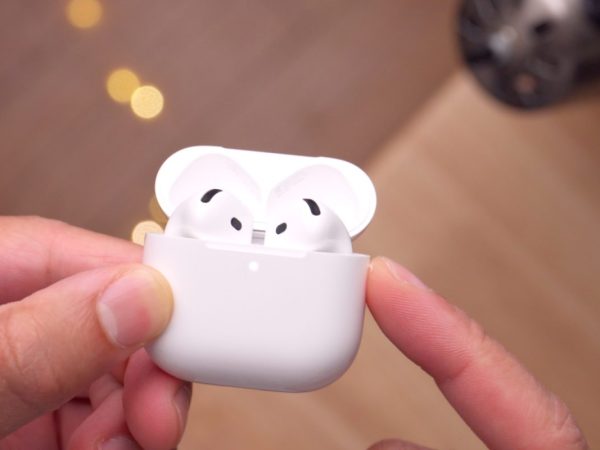 Report: Upcoming AirPods models will prioritize new health features