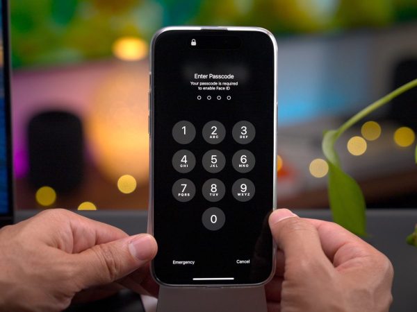 Cops think iPhones are secretly communicating with each other to reboot [U]