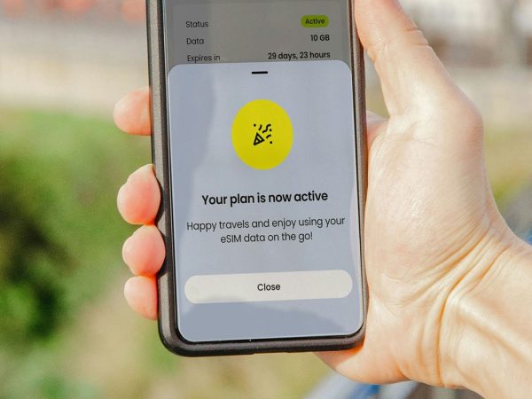 Feature Request: Apple should offer instant access to overseas eSIMs when traveling