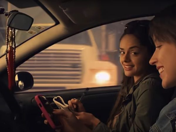 Teen drivers spend 21% of the time looking at their phones, reveals alarming study [Video]